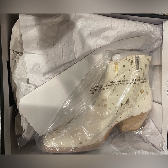 Dolce Vita Selma Booties - Picture 10 of 11